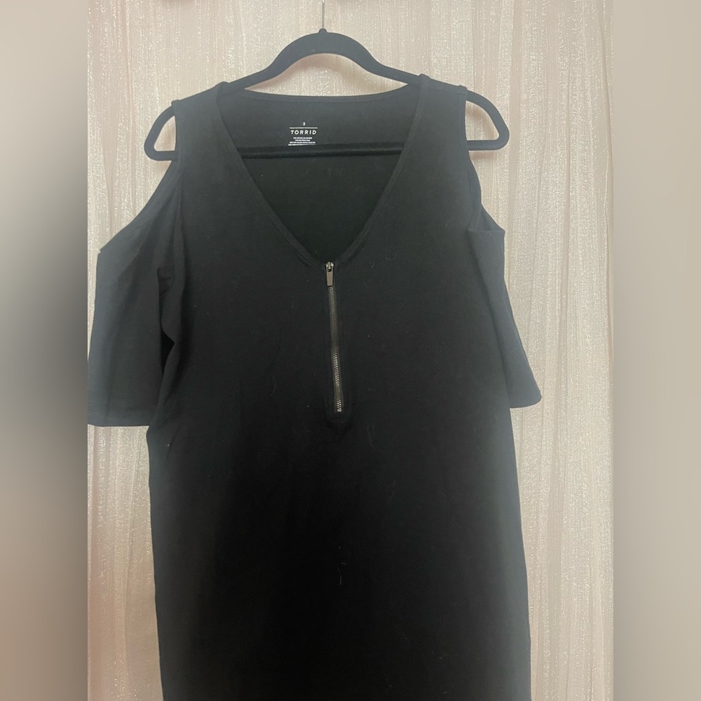 torrid Black Cold-Shoulder V-Neck Zip Top